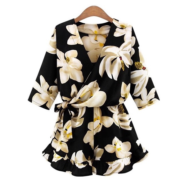 Pants - Black ruffled open tie floral romper / jumpsuit ☀️